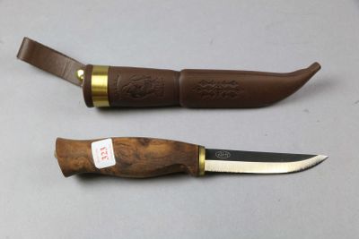 two knives that are sitting next to each other on a table