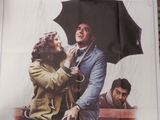 affiche de film représentant un homme et une femme sous un parapluie sous la pluie