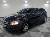 la mercedes b - class est garée dans un garage avec un sol en damier