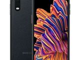 Le Samsung Note 10 Lite est un smartphone équipé d'un module photo amovible et d'un double appareil photo arrière.
