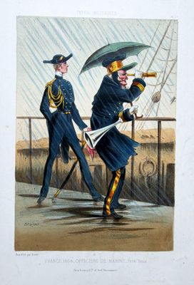 deux hommes en uniforme tenant des parapluies sous la pluie