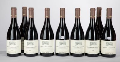 six bouteilles de vin rouge alignées