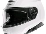 Le casque est blanc et est muni d'une visière noire.