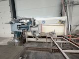 une image d'une machine qui se trouve dans un bâtiment