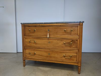 Commode rectangulaire formant secrétaire en bois naturel ouv…