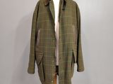 un manteau vert sur un mannequin, un mannequin, un mannequin, un mannequin, un mannequin, un mannequin, un mannequin, un mannequin, un mannequin