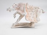 statue d'un cheval portant un coquillage sur le dos