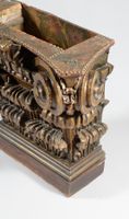 Jardinière composée d'un élément de chapiteau en bois sculpt… (photo 3)