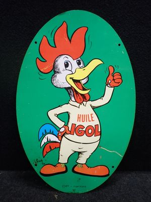 un panneau ovale vert sur lequel figure l'image d'un coq