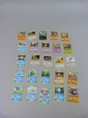 POKEMON NINTENDO Lot de 25 cartes Pokémon françaises.