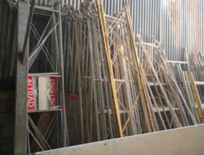a lot of scaffolding on the side of a building