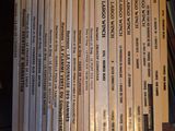 beaucoup de livres sur une étagère