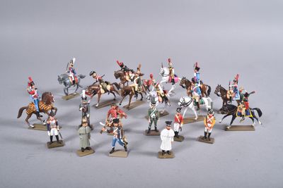 un grand nombre de figurines sur une table