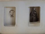 une vieille photo d'un homme et d'une femme dans un cadre