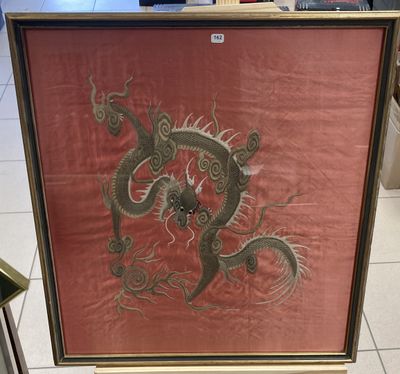 une photo d'une image représentant un dragon exposée