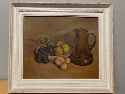 une peinture représentant une nature morte avec des fruits et une cruche