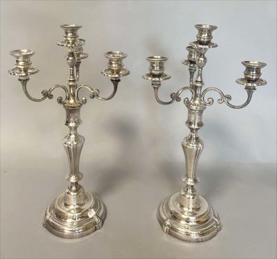 paire de candélabres anciens en métal argenté