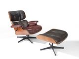 un fauteuil Eames et un repose-pieds créés par Charles Eames pour Herman Herman Herman Herman Herman Herman Herman Herman Herman
