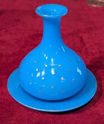 Rare et élégante carafe de nuit en opaline bleu - H.