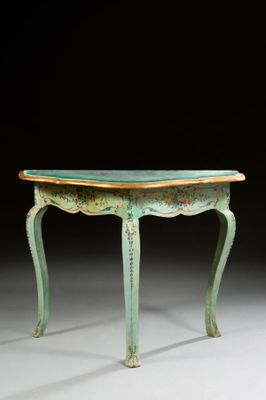 une image représentant une table avec un plateau en verre posée sur une surface blanche