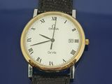 gros plan d'une montre-bracelet avec des chiffres romains