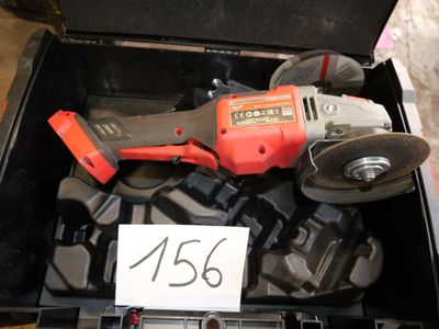 un petit outil dans une boîte, avec une étiquette de prix dessus