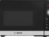 gros plan d'un four à micro-ondes sur fond blanc