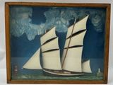 tableau représentant un voilier, dans un cadre en bois sur fond blanc