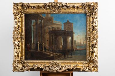 une peinture à l'huile représentant un bâtiment devant lequel se trouve un bateau dans l'eau