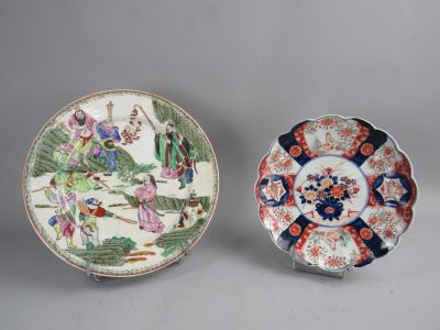 IMARI, Assiette polylobée en porcelaine à décor de vase fleu…
