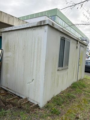 une photo d'une maison qui a été démolie