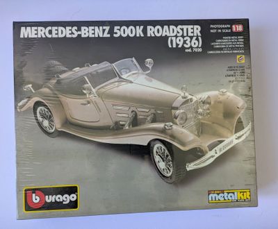 une boîte contenant un modèle de voiture