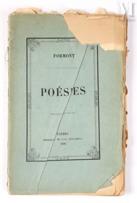 la couverture d'un livre sur laquelle est collé un morceau de papier déchiré
