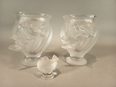 two glass vases that are sitting next to each other