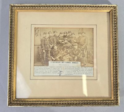 Photographies encadrée figurant des soldats. La première int…