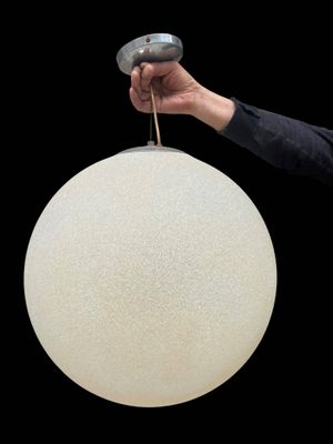 Suspension sphérique en résine mouchetée