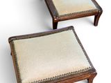 paire de repose-pieds avec assise et repose-pieds rembourrés
