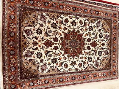 Tapis Iran Tabriz laine et soie fond blanc 150 x 100