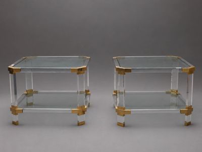 paire de tables d'appoint en laiton et en verre