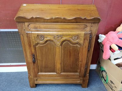Meuble pupitre en chêne mouluré et sculpté de fleurettes et …