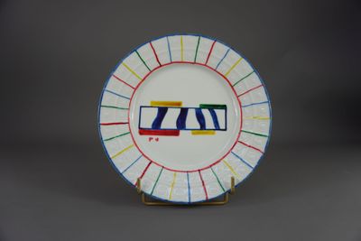 Philippe VENET (1929-2021). Assiette en porcelaine à décor a…