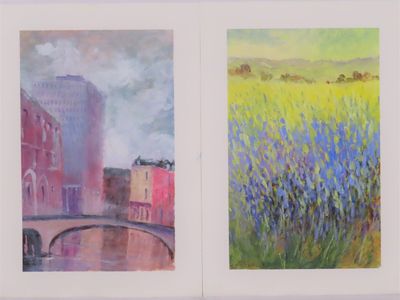 deux tableaux représentant des bâtiments et un pont dans un champ d'herbes hautes