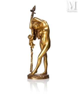 une image représentant la statue d'un homme tenant un bâton