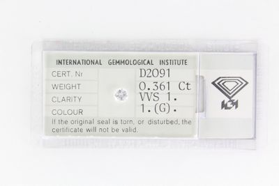 une étiquette sur laquelle figure un diamant et l'inscription « Institut géologique international »
