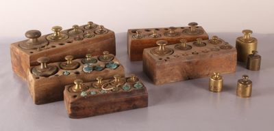 [ DIVERS ] Lot de cinq ensembles de poids de mesure en laito… - Photo 1