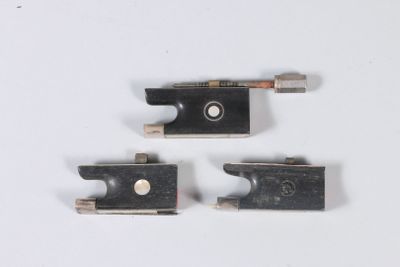 Lot de trois hausse pour violon, dont une de Bernard OUCHARD…