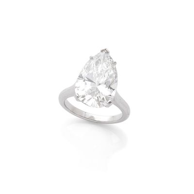 une bague en diamant à une seule pierre, par van cleef