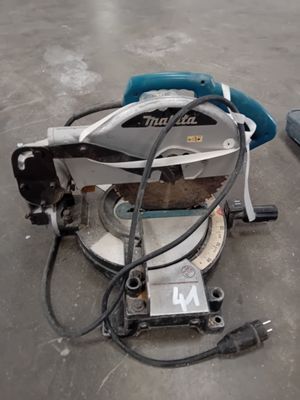 someone is using a circular saw to cut a piece of metal
