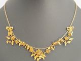 gros plan d'un collier sur un mannequin mannequin mannequin mannequin mannequin mannequin mannequin mannequin mannequin
