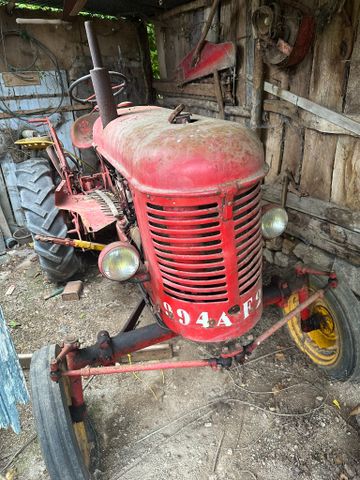 Sur désignation, à Champsangard (23), suite succession, Tracteur ...